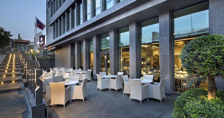 DoubleTree by Hilton Hotel Istanbul - Piyalepasa