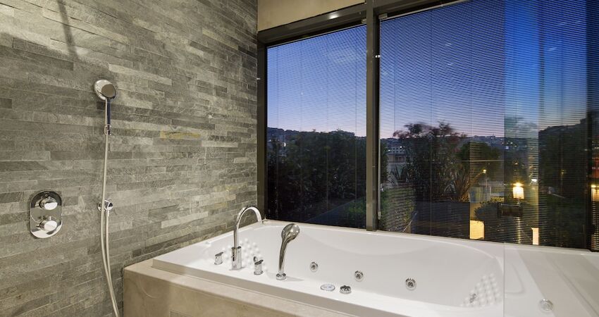 DoubleTree by Hilton Hotel Istanbul - Piyalepasa