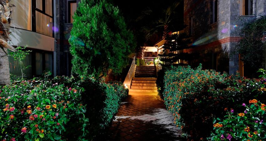 Golden Life Heights Delux Suit Hotel