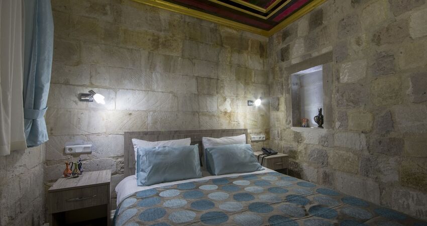 Bedrock Cave Hotel -Adults Only