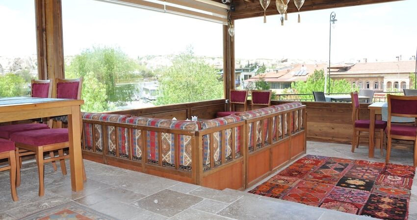 Blue Moon Cave Hotel